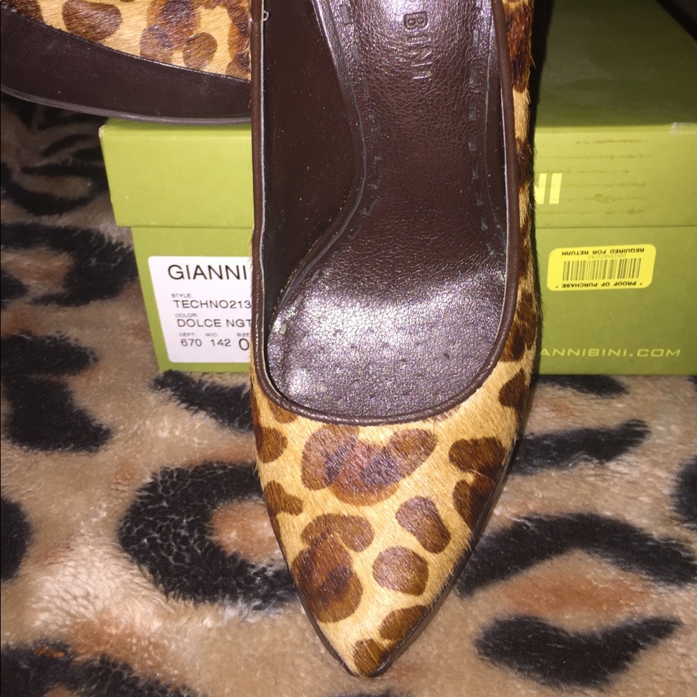 Like new Gianni Bini cheetah print calf hair pumps